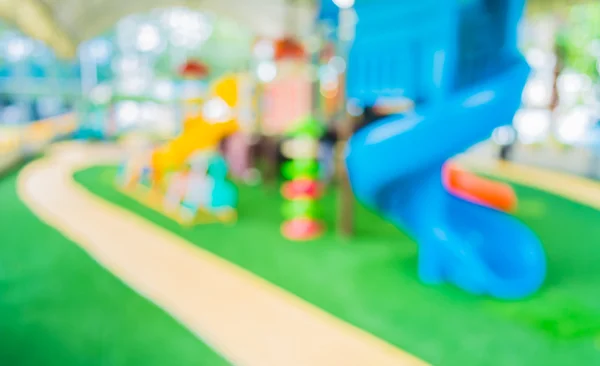 Image floue de l'aire de jeux pour enfants au parc public — Photo