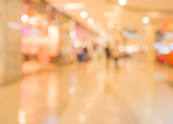 Imagen borrosa de la gente caminando en el centro comercial, fondo borroso — Foto de Stock