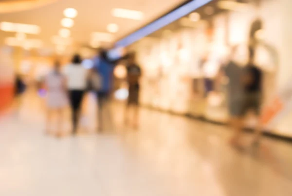 Imagem desfocada de pessoas andando em shopping center, borrão backgrou — Fotografia de Stock