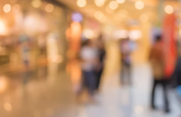 Rozmazaný obraz lidí, kteří jdou na shopping mall, rozostření poz — Stock fotografie