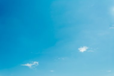 Arkaplan kullanımı için açık gökyüzünün gündüz görüntüsü.