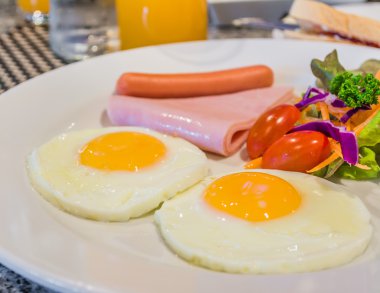 Kahvaltı restoranda yumurta ile görüntü .