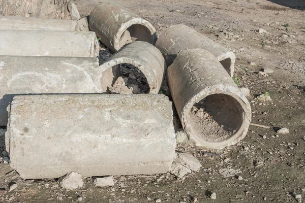 Image Vieux Fissuré Tuyau Béton Pour Arrosage — Photo