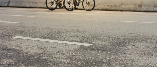 Изображение Асфальтированной Дороги Велосипеда Знаком Использования Заднем Плане — стоковое фото