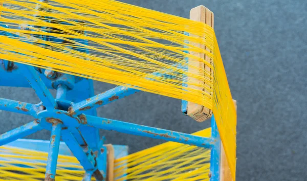 Bild Der Gelben Seidenfaserrolle Fabrikprozess — Stockfoto