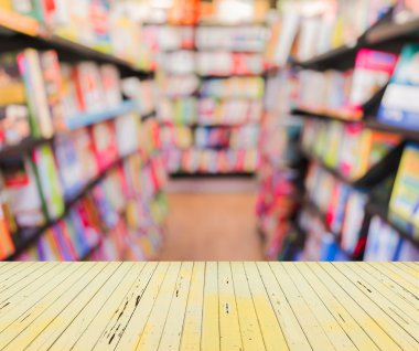 kitap mağazaları alışveriş merkezi forbackground kullanımı, rafta görüntü bulanıklığı.