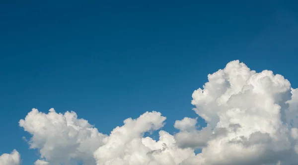 Bílý Kumulus Mraky Modré Obloze Pro Použití Pozadí — Stock fotografie