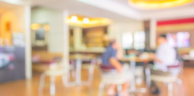 Bokeh imajı olan bir kafenin arka planı bulanık