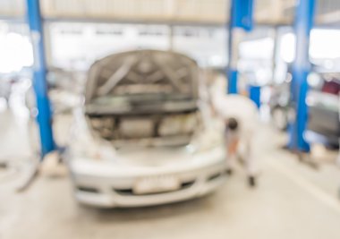 ther garajda arabayı tamir alt görüntü bulanıklığı.