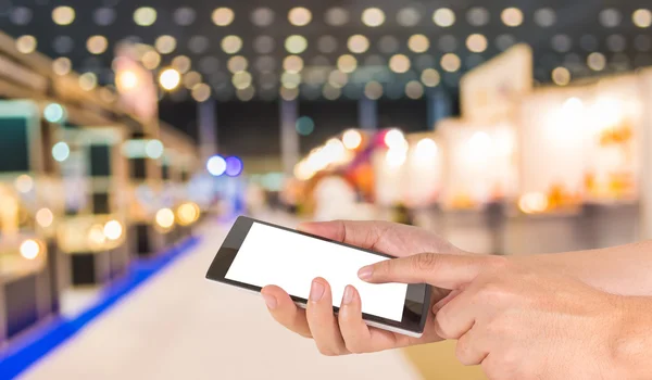 Blurred image of people walking at shopping mall , blur backgrou