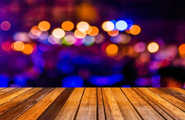 형형색색의 빛들이 배경을 이루는 탁자와 보케의 — 스톡 사진
