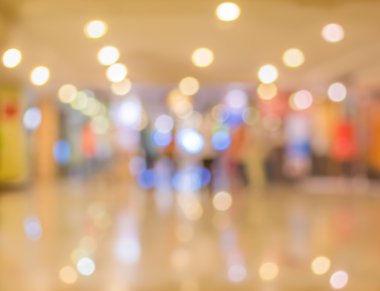 Uzun görüntü bulanıklığı boş koridor bokeh ile gece zamanında.