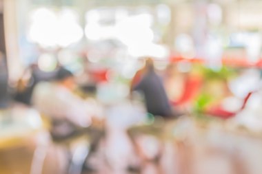 Bokeh imajı olan bir kafenin arka planı bulanık 