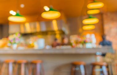 Bokeh imajı olan bir kafenin arka planı bulanık .