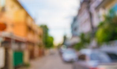 Arka plan kullanımı için şehirdeki binanın bulanık görüntüsü.