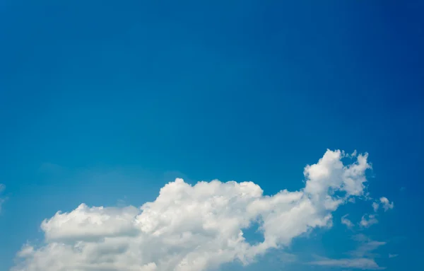Gambar Langit Biru Pada Hari Waktu Untuk Latar Belakang — Stok Foto