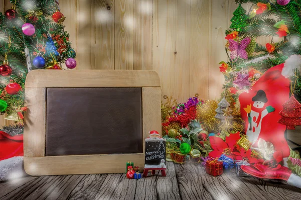Ornamenti natalizi e lavagna — Foto Stock