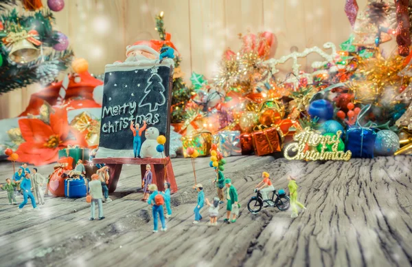 クリスマスの装飾品や木製の背景の装飾の変化. — ストック写真