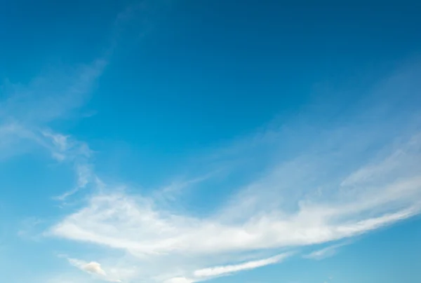 Vita Moln Den Klarblåa Himlen För Bakgrundsanvändning — Stockfoto