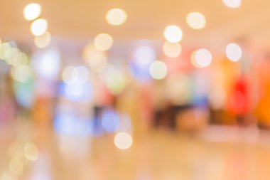 Uzun görüntü bulanıklığı boş koridor bokeh ile gece zamanında.