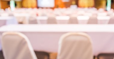 Bulanık görüntü için arka plan kullanım büyük seminer odası .