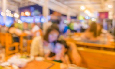 görüntü için arka plan kullanım gece zamanında insanlar restoranda bulanıklık .