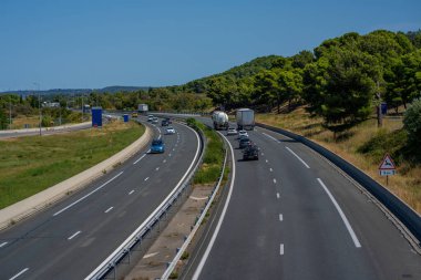 Montpelier, Fransa 26.08.2020 Highway View yukarıdan, Montpelier - Toulouse. Yaz günü