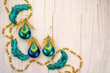 Ahşap zemin üzerine yazılmış metin için noel dekoru ve boşluk ile düz konum. 