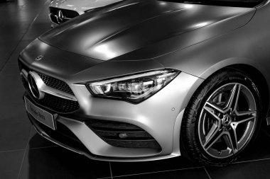 Antibes, Fransa 19.2020 Mercedes Benz galerisi. Mercedes-Benz bir Alman otomobil üreticisi. Kaliteli fotoğraf