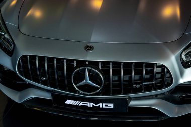 Antibes, Fransa 19.2020 Mercedes Benz galerisi. Mercedes-Benz bir Alman otomobil üreticisi. Kaliteli fotoğraf
