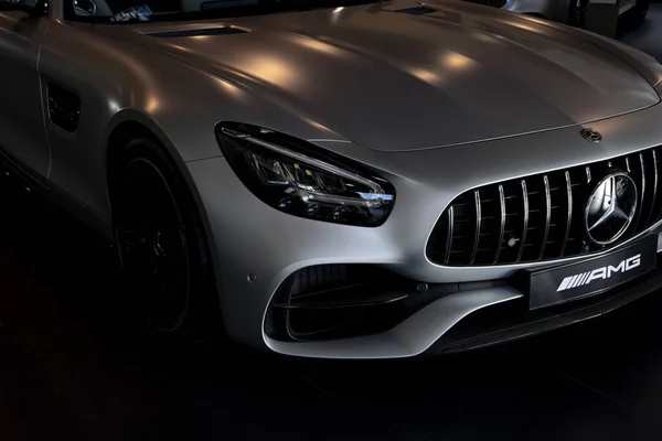 Antibes, Fransa 19.2020 Mercedes Benz galerisi. Mercedes-Benz, Alman otomobil üreticisi.