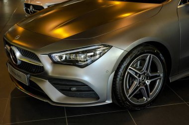 Antibes, Fransa 19.2020 Mercedes Benz galerisi. Mercedes-Benz, Alman otomobil üreticisi.