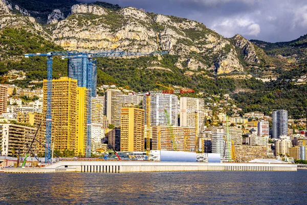 Monte Carlo, Mónaco 14.12.2020 Vista de la ciudad desde el lado del puerto hasta el mar Ampliación del proyecto de construcción de Mónaco — Foto de Stock