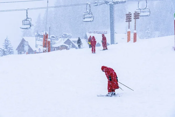 Auron Γαλλία 2021 Χιονίζει Στις Πίστες Του Σκι Άδειο Τελεφερίκ — Φωτογραφία Αρχείου