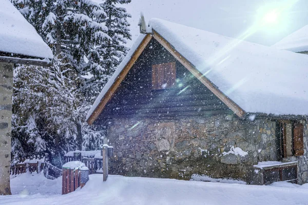 Estación Esquí Alpino Invierno Con Las Tradicionales Montañas Francesas Alberga — Foto de Stock