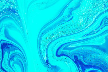 Seçici odaklanma. Mavi, soyut boyalı arka plan, duvar kâğıdı, akrilik tablo. Doku sanatı. Altın parıltılı pudralı mavi boya. Mermer arkaplan