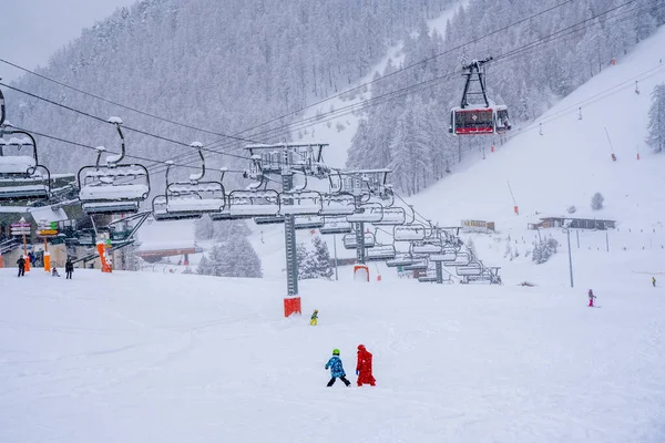 Auron Frankrijk 2021 Downhill Skiën Tijdens Een Zware Sneeuwval Professionele — Stockfoto