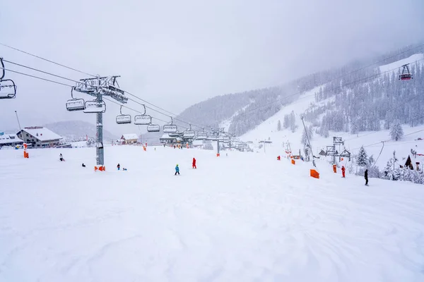 Auron Frankrijk 2021 Downhill Skiën Tijdens Een Zware Sneeuwval Professionele — Stockfoto