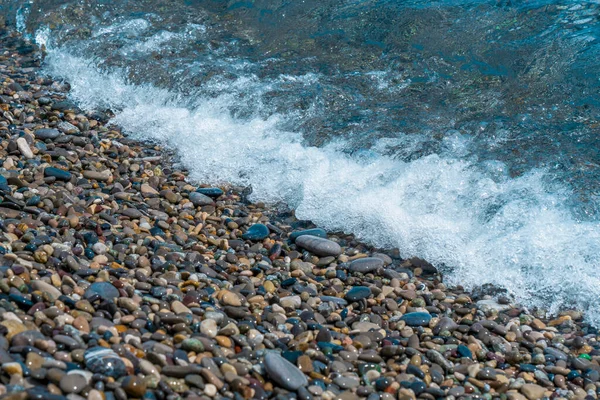 Kamienie Żwirowe Brzegu Blisko Plaży Śródziemnomorskiej — Zdjęcie stockowe