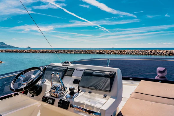 Beaulieu Sur Mer France 2021 Steering Wheel Luxury Yacht Navigation — Stock Photo, Image