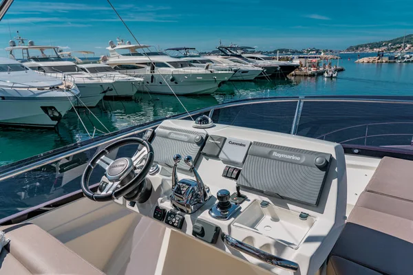 Beaulieu Sur Mer France 2021 Steering Wheel Luxury Yacht Navigation — Fotografia de Stock