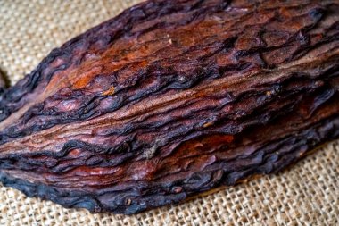 Olgun kakao meyvelerinin yarısı.. 