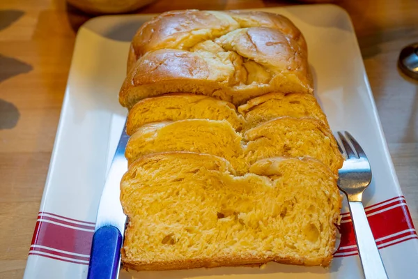 焼きたてのペストリー 朝食用のブリオッシュパン トップビューのフラットレイアウト 高品質の写真 — ストック写真