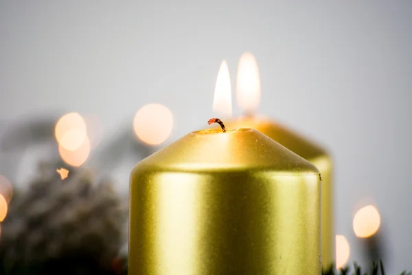 Noel yanan mum bokeh ile