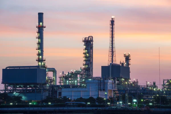 petrol rafineri sanayi tesisi