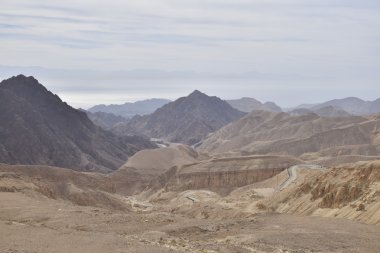 Negev Çölü eski yolu ile güzel görünümü