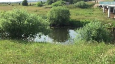 Yaz aylarında küçük bir nehir