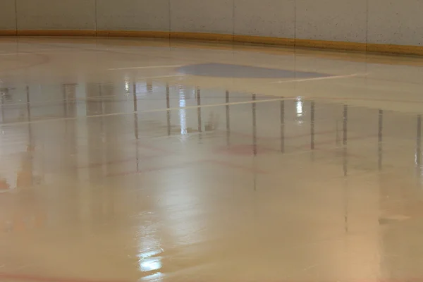 Лед перед хоккейным матчем — стоковое фото