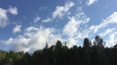 Şehirde rüzgarlı gün