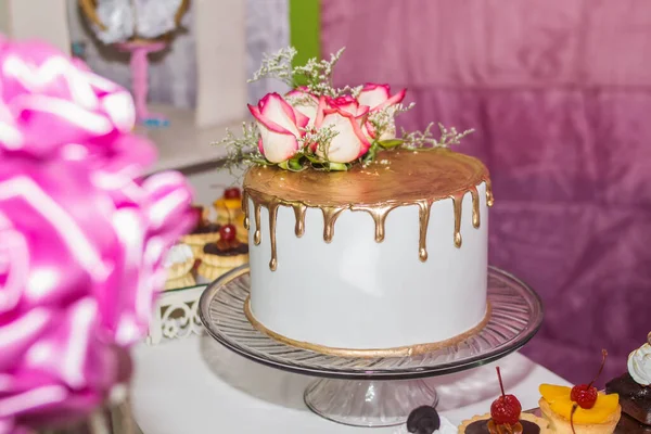 Gâteau Décoré Fleurs Roses — Photo